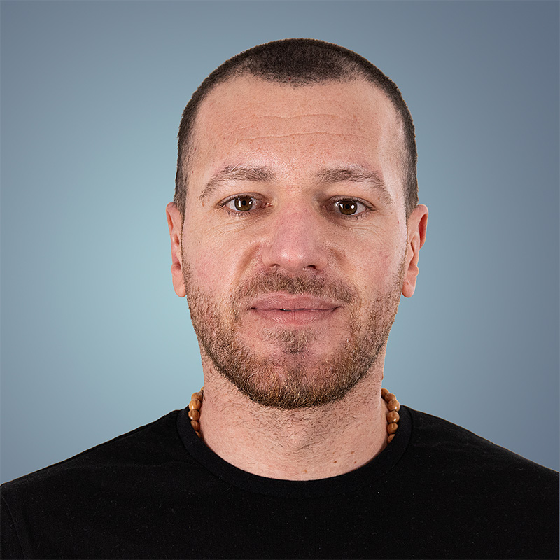 Rikard Bytyci - Logistikexperte bei LAEMMLE Chemicals AG.